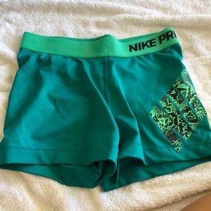Nike pro